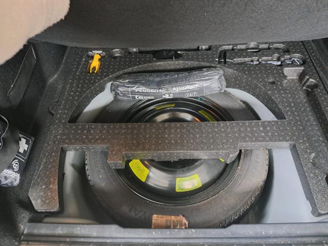 PEUGEOT 2008 100 GT Line