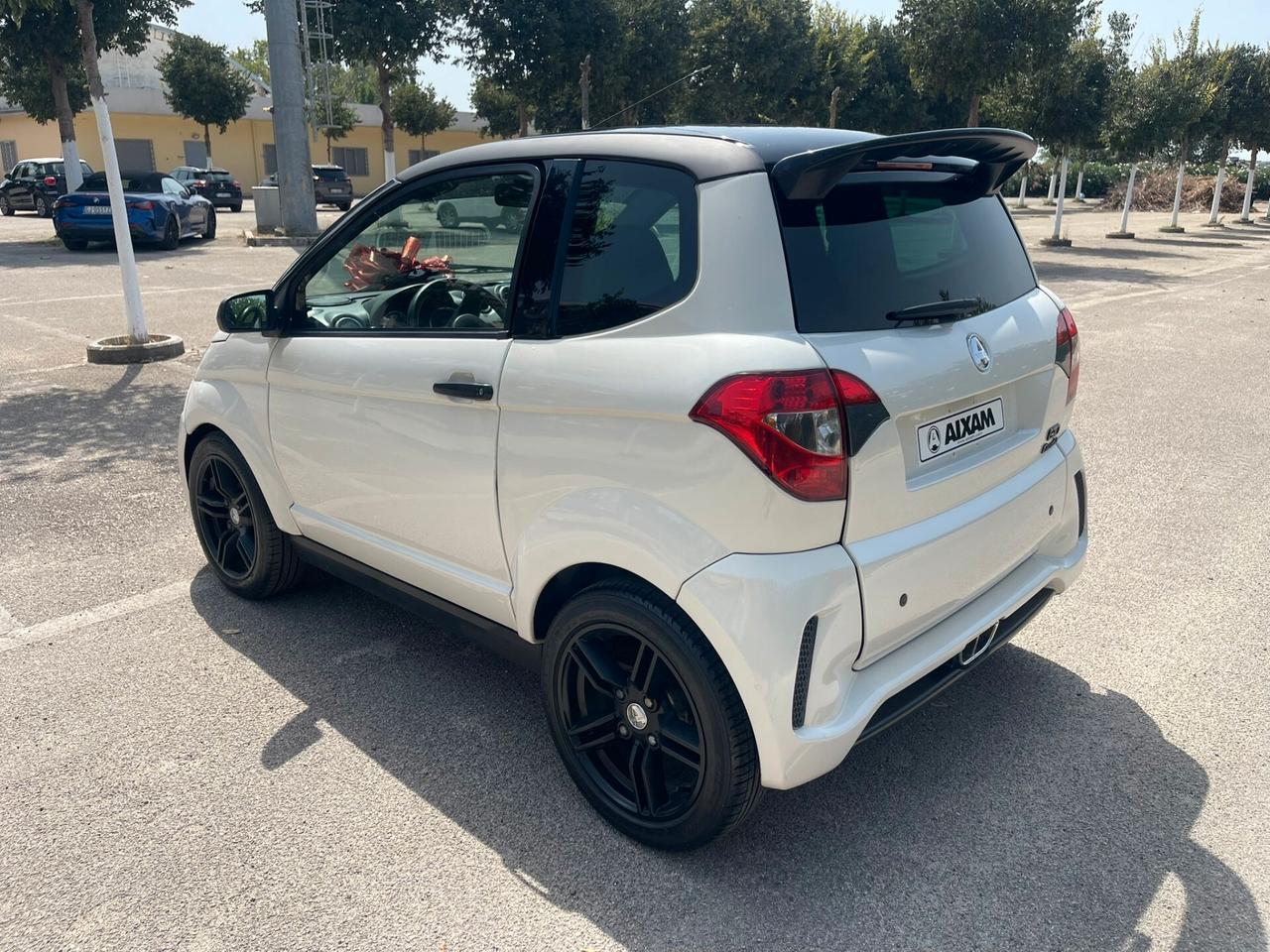 Minicar Aixam City GTO carbon