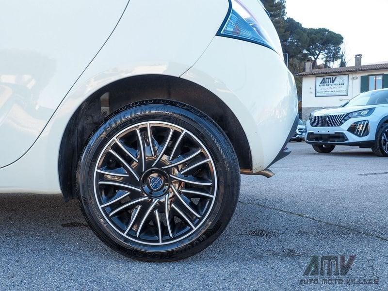 Lancia Ypsilon 1.0 FireFly 5 porte S&S Hybryd Gold