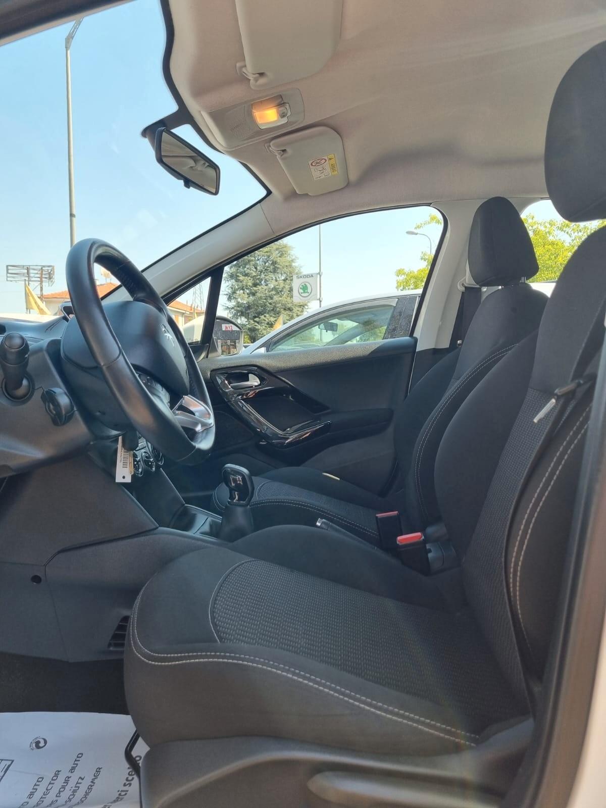 Peugeot 208 PureTech 82 5p. GPL Allure