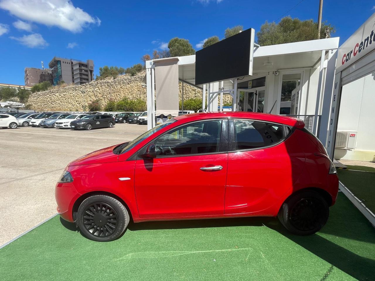Lancia Ypsilon 1.0 FireFly 5 porte S&S Hybrid Silver