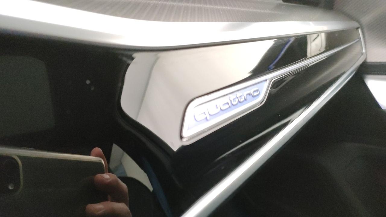 AUDI RS6 Avant 4.0 mhev performance quattro tiptronic