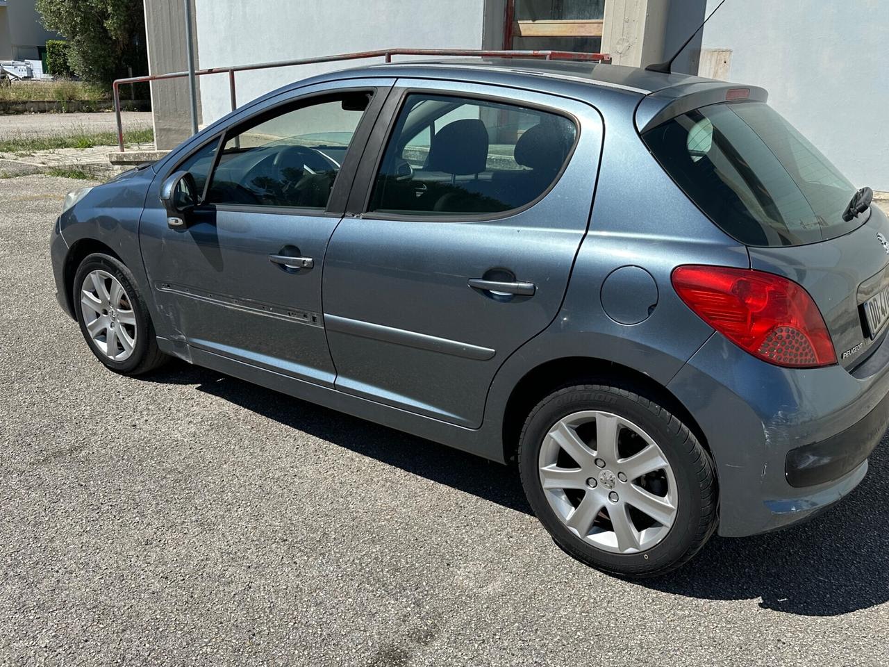 Peugeot 207 1.6 HDi 110CV neopatentati