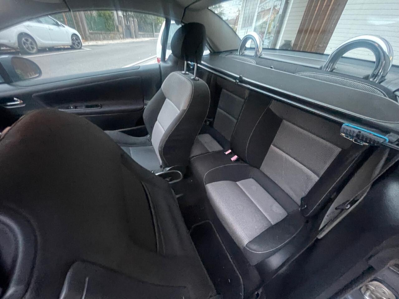 Peugeot 207 1.6 HDi 110CV CC Féline