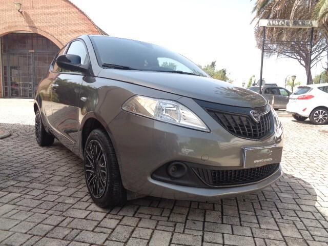Lancia Ypsilon 1.0 FireFly 5 POSTI S&S Hybrid Silver
