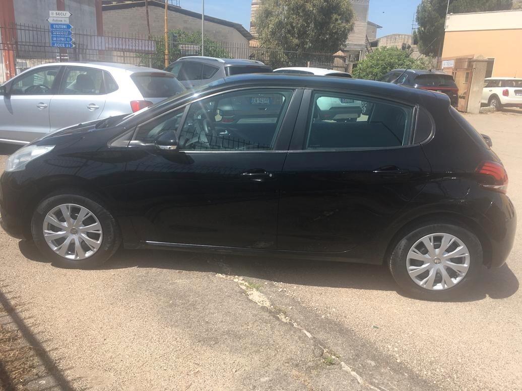 Peugeot 208 BlueHDi 75 5 porte Black Line