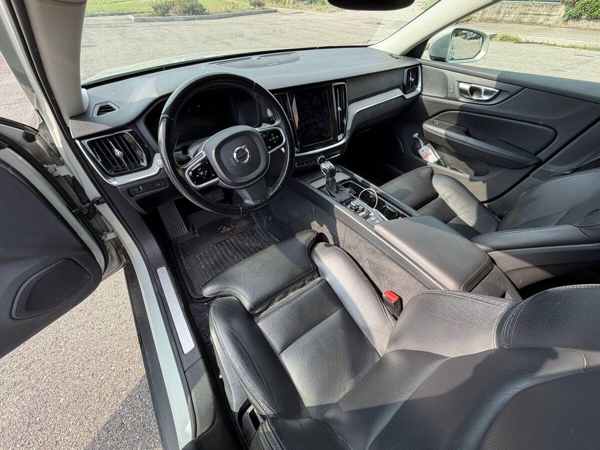 Volvo V60 2.0 b4 Business Pro awd auto