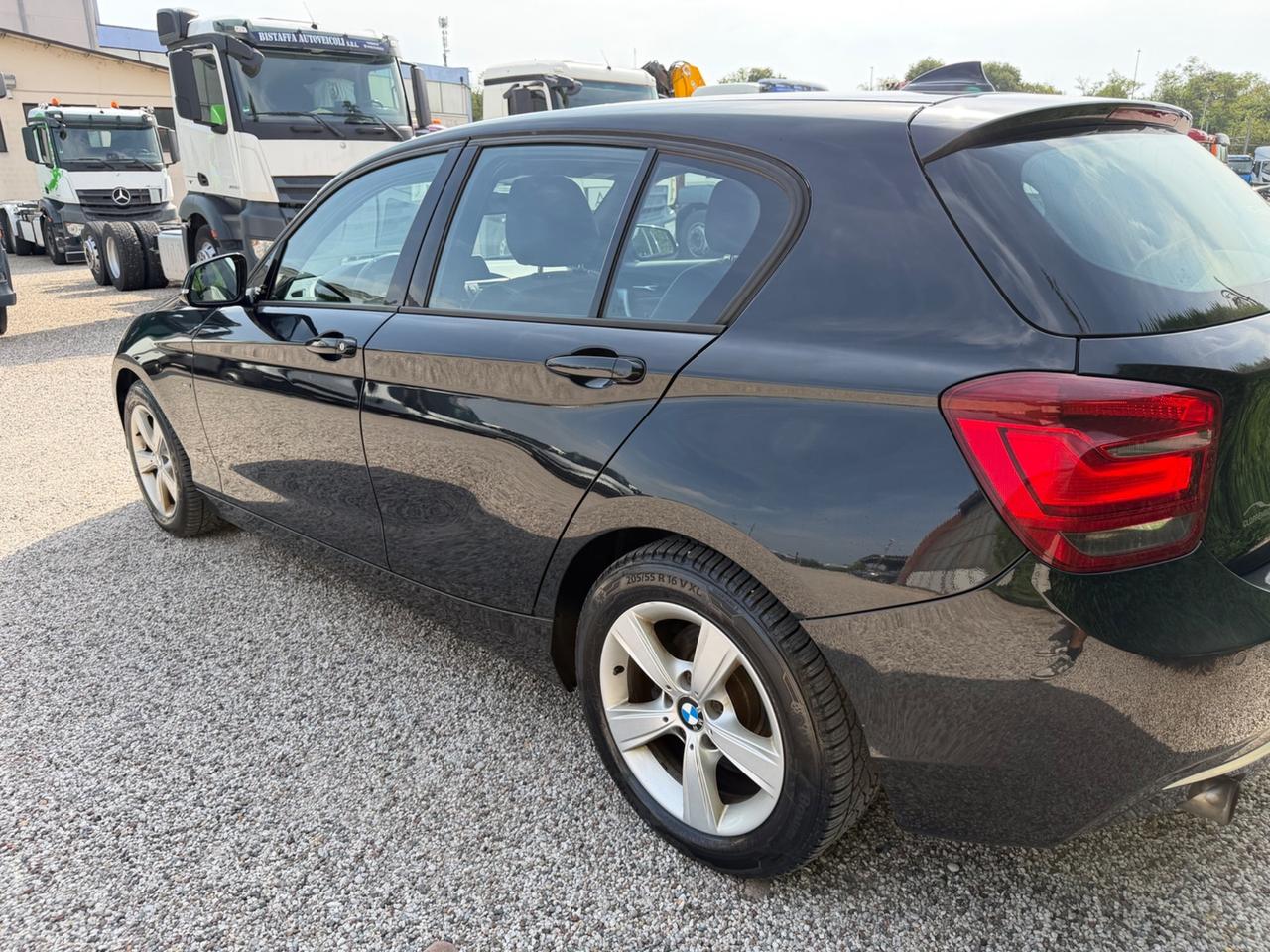 Bmw 118 118i 5p. Unique