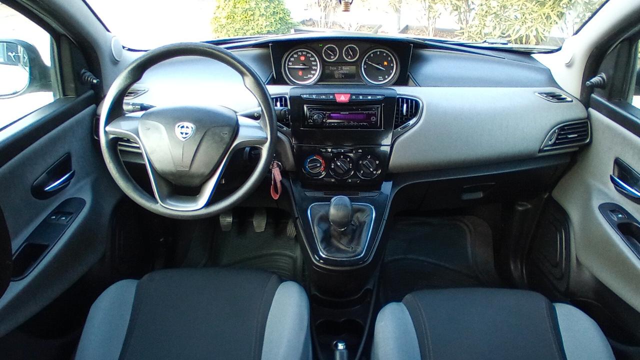 Lancia Ypsilon 1.2 69 CV 5 porte Silver Adatta a Neopatentati