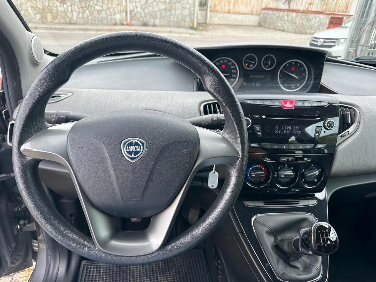 Lancia Ypsilon 1.2 69 CV 5 porte GPL Ecochic Silver-2014