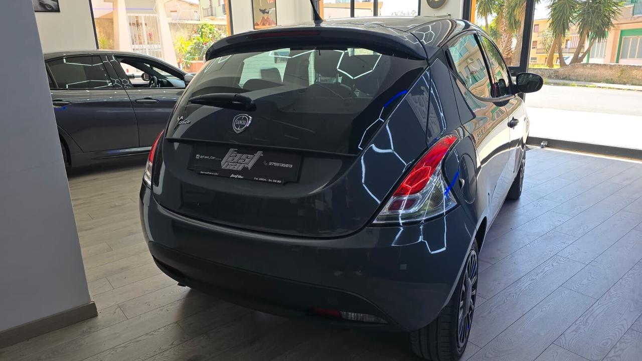 Lancia Ypsilon 1.2 69 CV 5 porte Elefantino