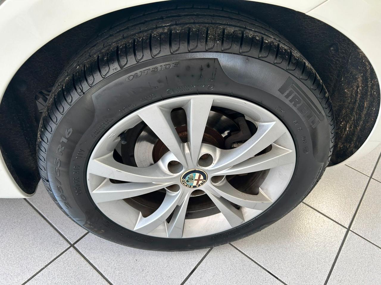 Alfa Romeo Giulietta 1.6 JTDm-2 X NEO 2011