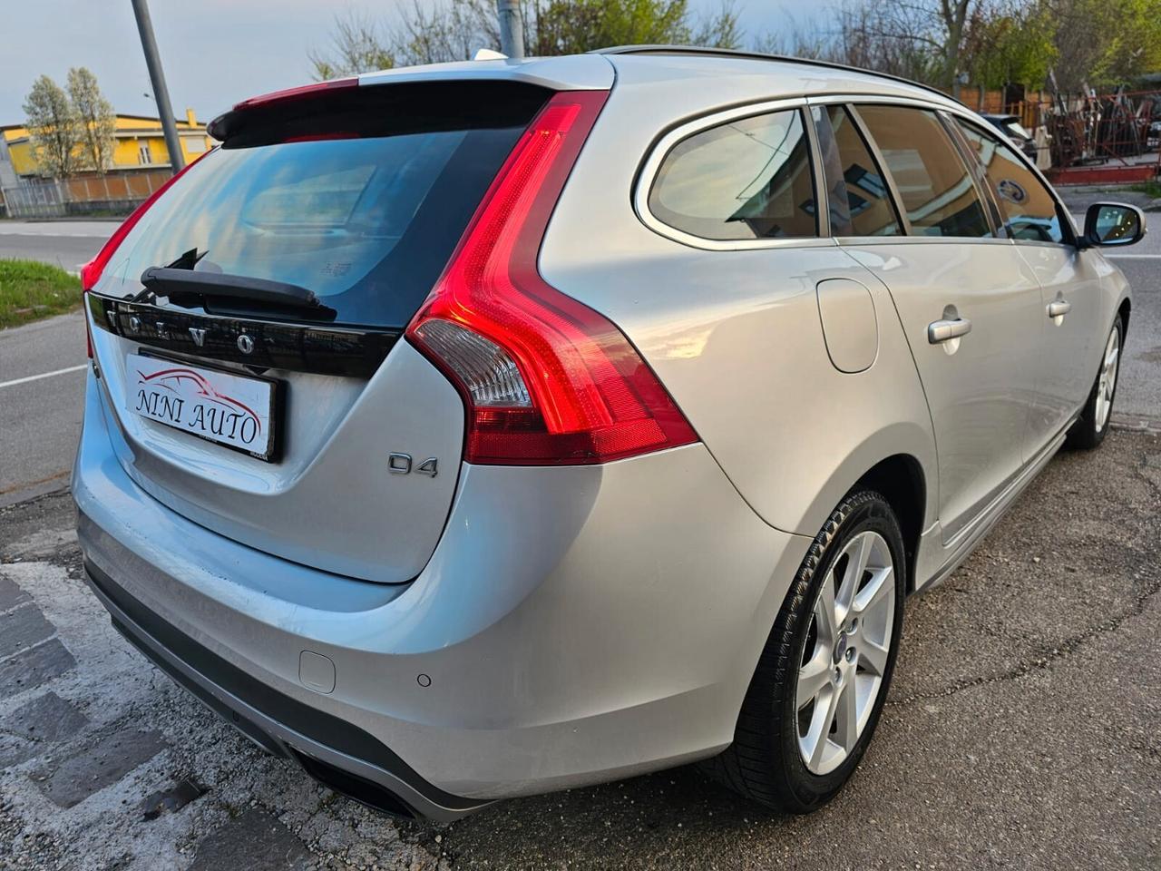 Volvo V60 2.0 D4 181cv Summum*Pelle*Navi*Pdc*Euro6*