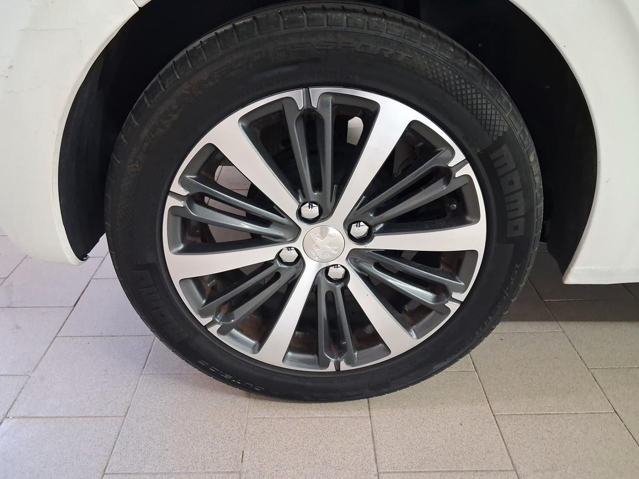 Peugeot 208 PureTech 82 5 porte Allure