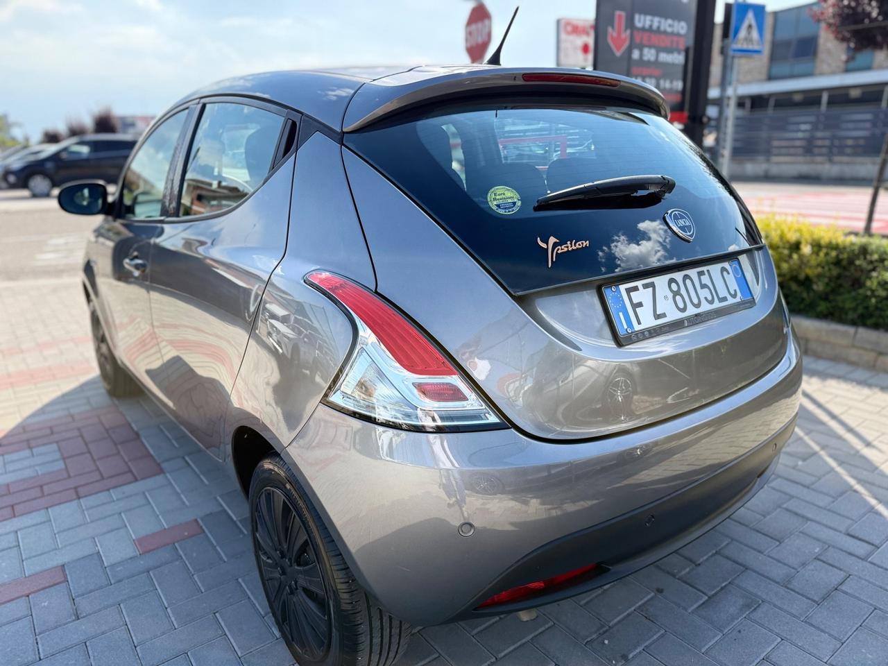 Lancia Ypsilon 1.2 69 CV 5 porte GPL Ecochic Black and Noir