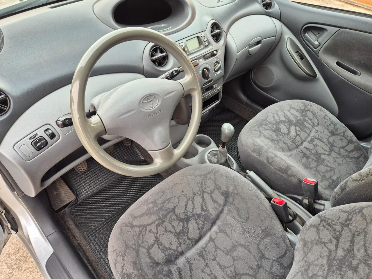 Toyota Yaris 1.0i 16V cat 5 porte neopatentati