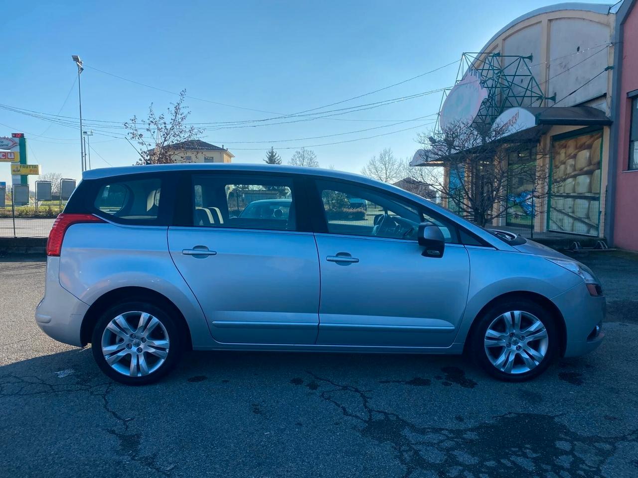 Peugeot 5008 1.6 e-HDi 112CV Stop&Start cambio robotizzato Active