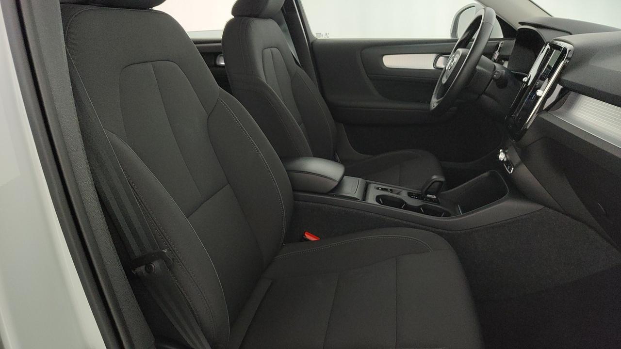VOLVO XC40 2.0 b4 Momentum awd auto my21