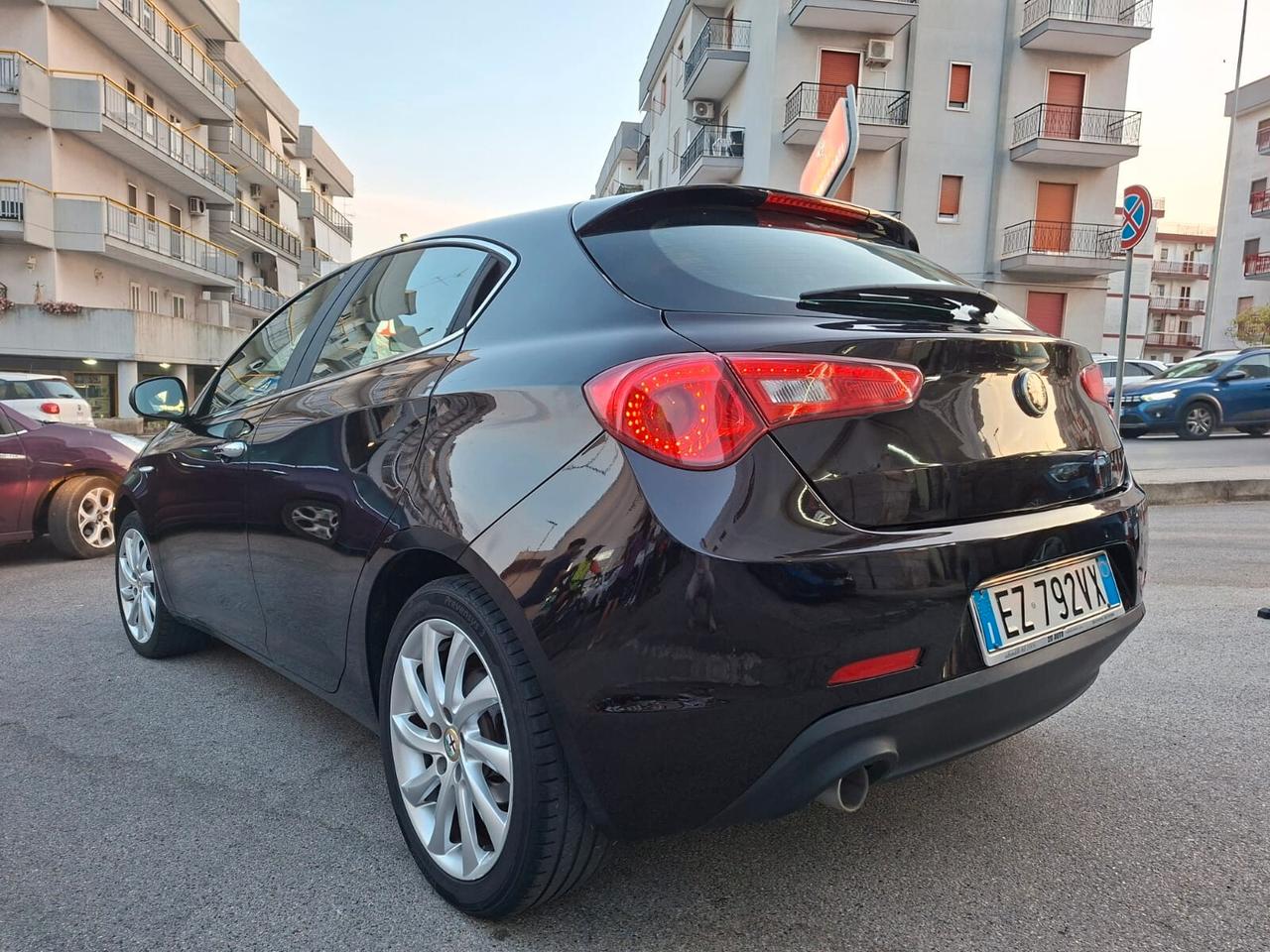 Alfa Romeo Giulietta 1.6 JTD Distinctive * Navi * Full * Garantita 12 Mesi