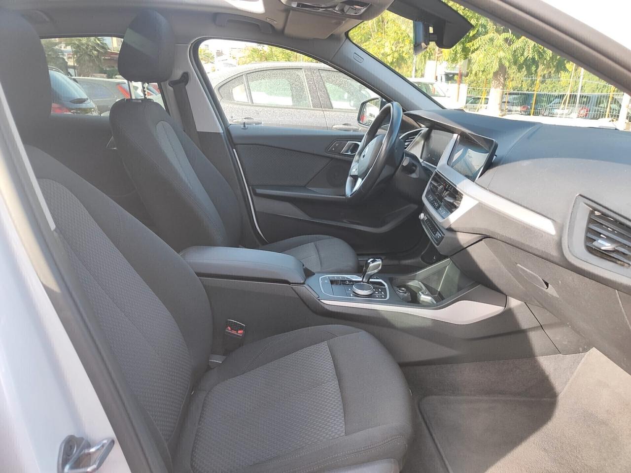 Bmw 118 120d 5p. Advantage