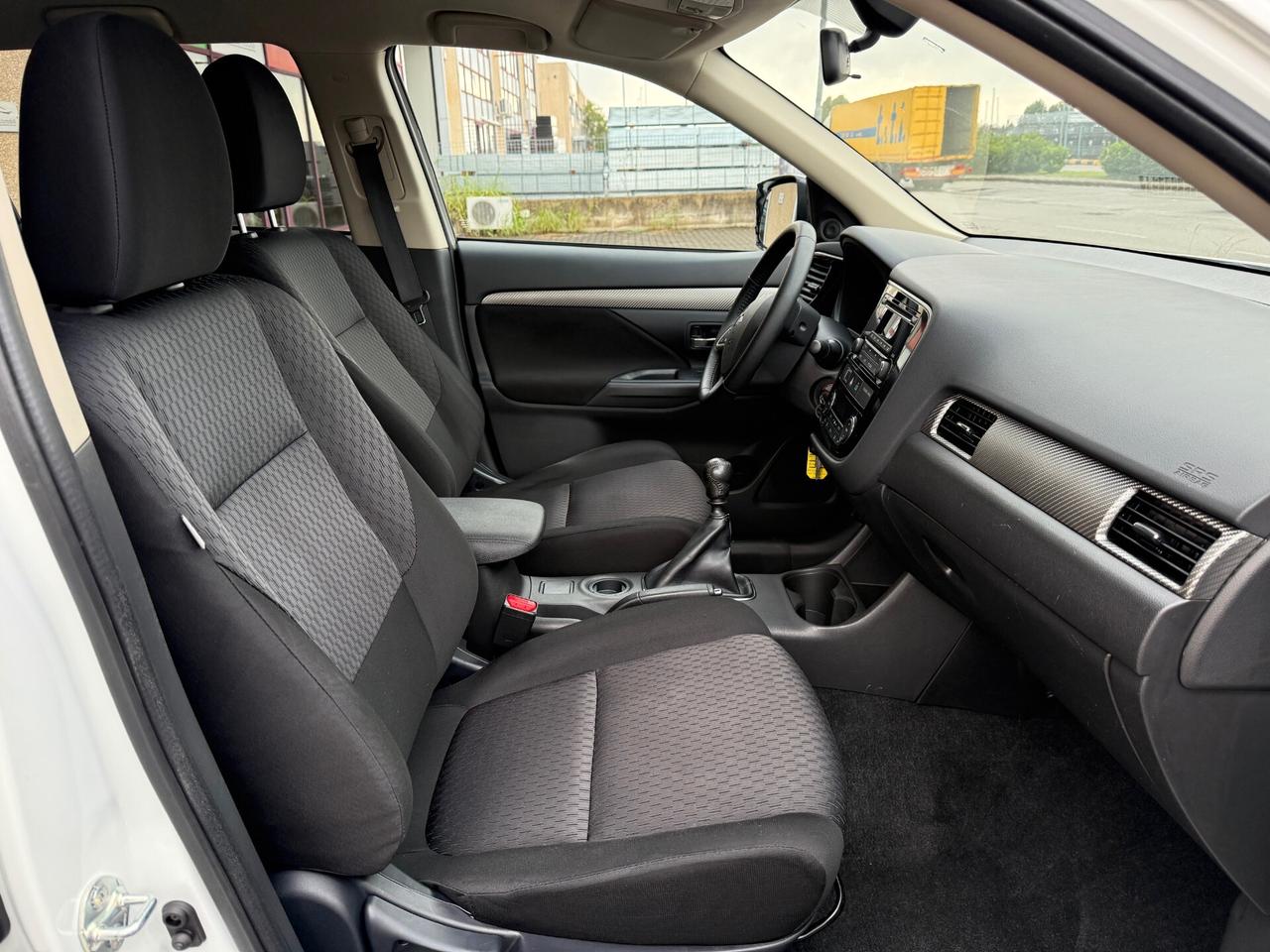 Mitsubishi Outlander 2.2 DI-D 2WD Intense, POCHISSIMI KM