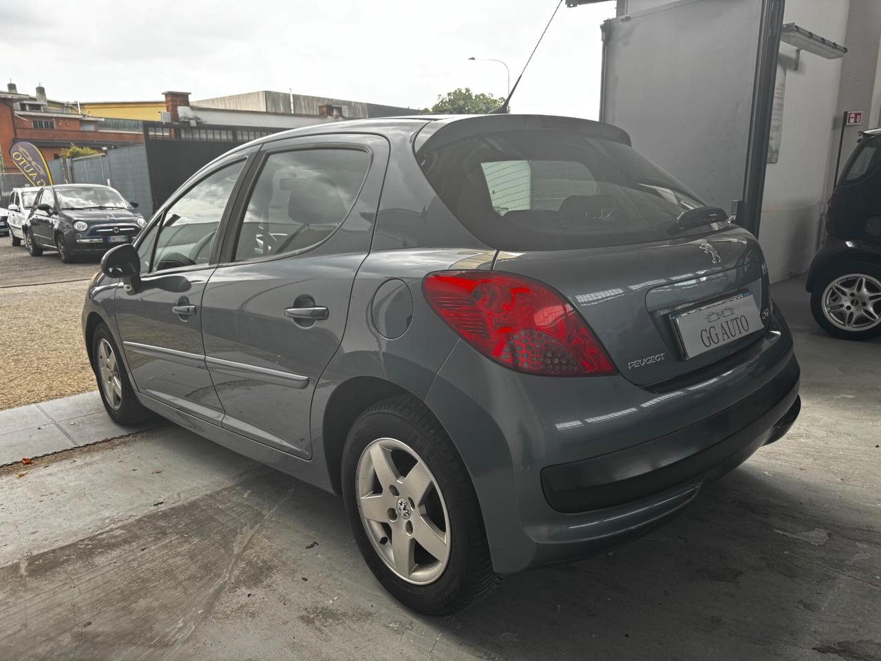 Peugeot 207 1.4 HDi 70CV 5p. ONE Line