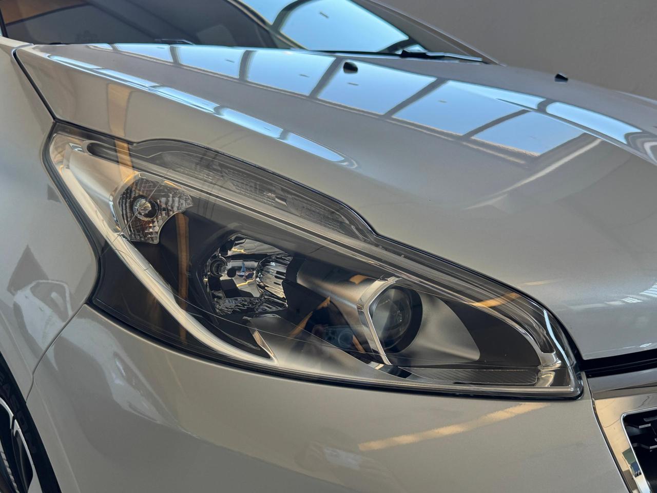 Peugeot 208 5 Porte 208 5p 1.2 puretech Signature s&s 82cv