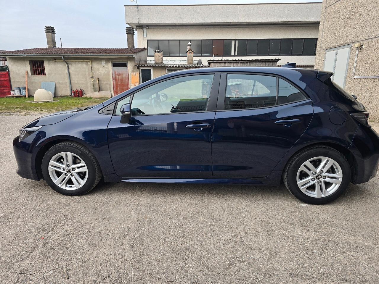 Toyota Corolla 1.8 Hybrid Business