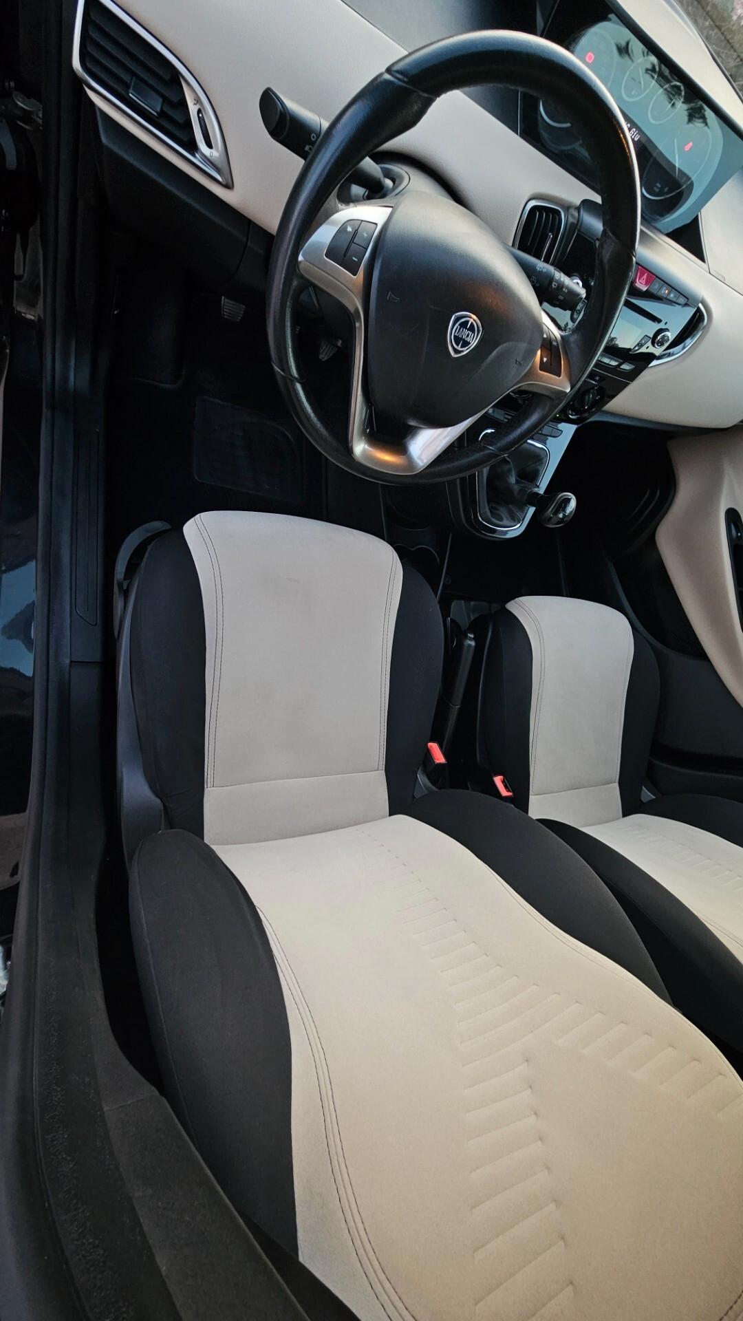 Lancia Ypsilon 1.3 MJT 16V 95 CV 5 porte S&S S Momodesign