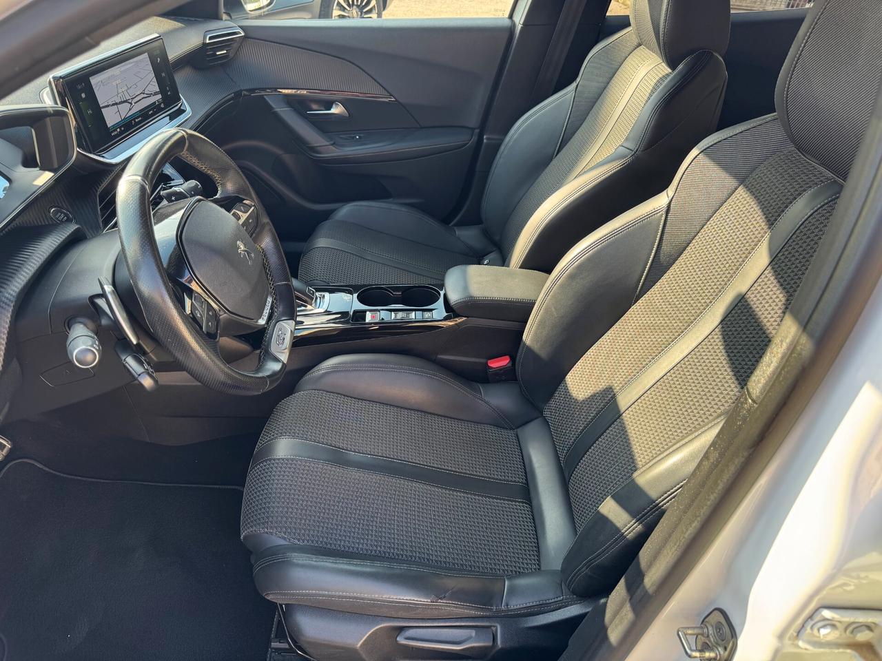 99000km Peugeot 2008 BlueHDi 130 EAT8 GT Line 2020