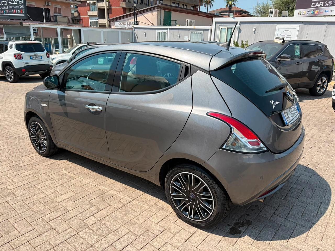 Lancia Ypsilon 1.0 FireFly 5 porte S&S Hybrid Gold