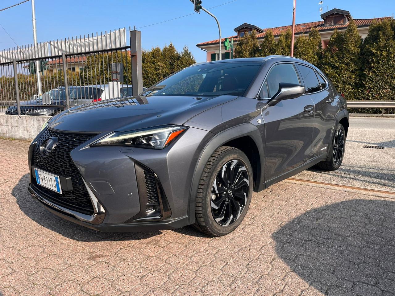 Lexus UX 250h F SPORT