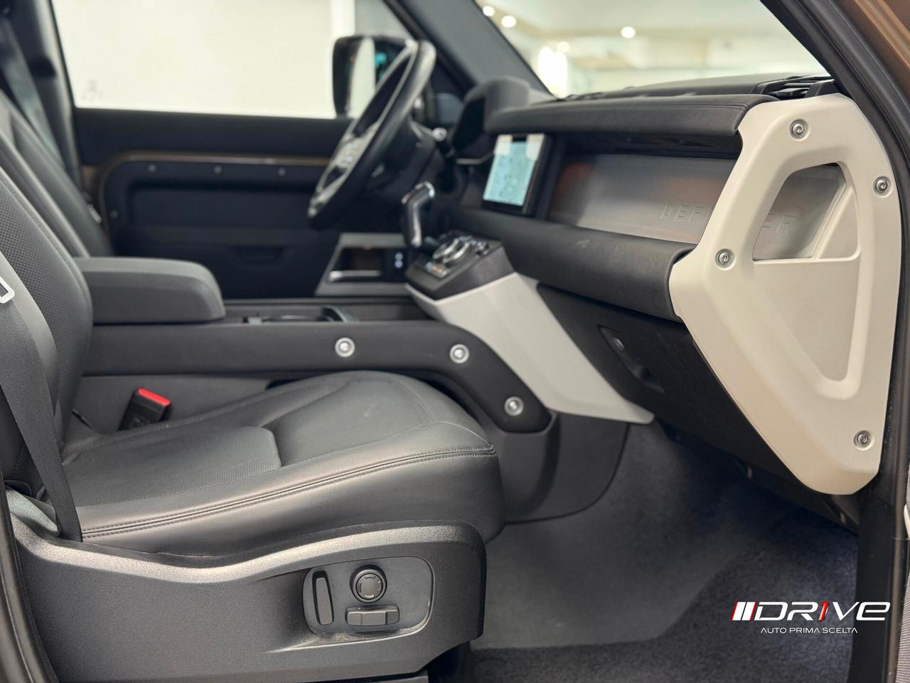 LAND ROVER Defender (2019) Defender 110 3.0D I6...