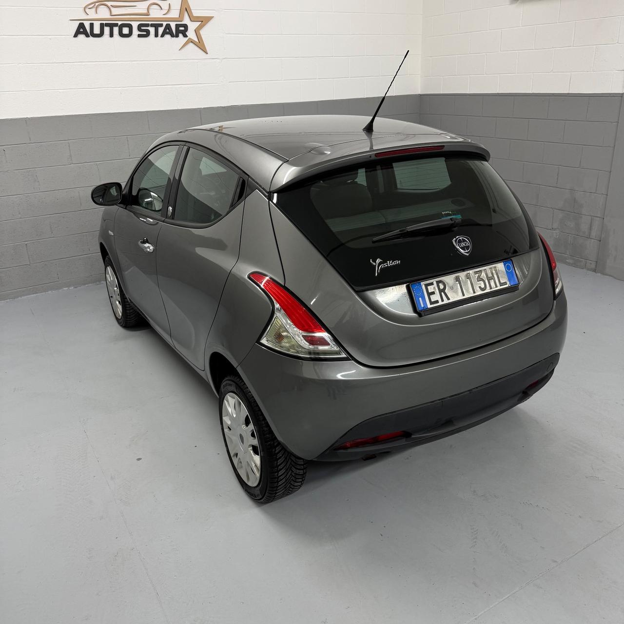 Lancia Ypsilon 0.9 TwinAir 85 CV 5 porte Metano Ecochic Silver