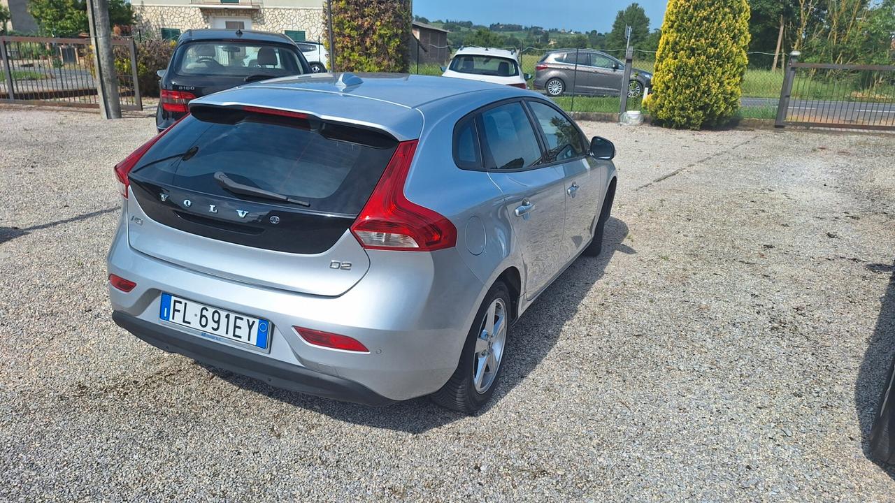 Volvo V40 D2 Geartronic R-design N1