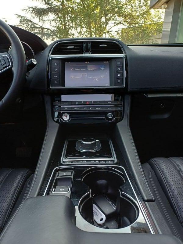 Jaguar F-Pace F-Pace 2.0d awd 180cv auto R 20" KM CERTIFICATI