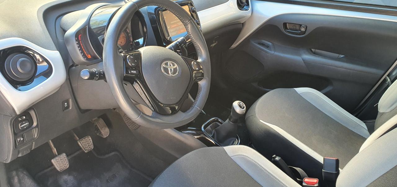 Toyota Aygo 1.0 VVT-i 69 CV 5 porte x-wave