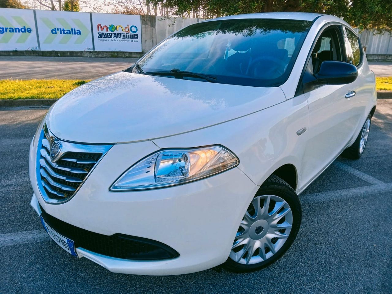 Lancia Ypsilon 1.2 69 CV 5 porte S&amp;S Silver