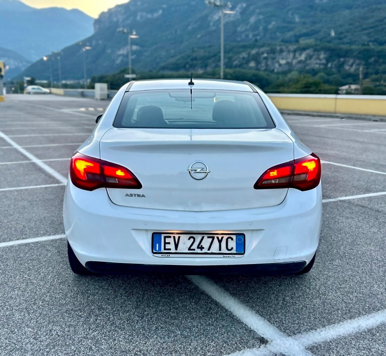 Opel Astra 1.4 Benz 5 porte Cosmo SOLO 55.000km