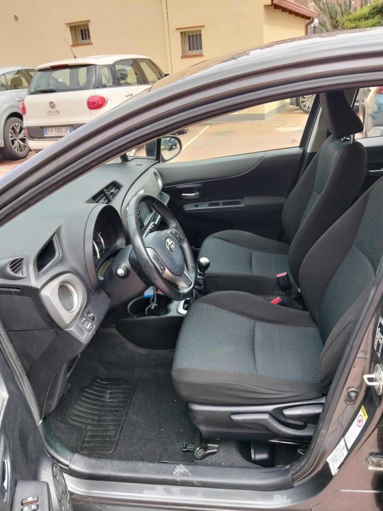 TOYOTA YARIS 1.4 D4D 5 PORTE NAVY CON GARANZIA