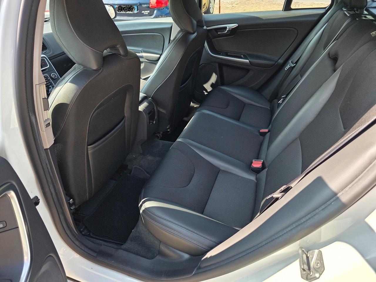 Volvo V60 D2 NEOPATENTATI