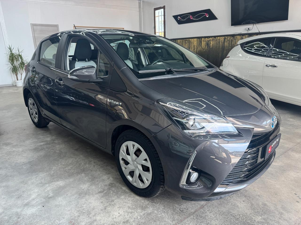 Toyota Yaris 1.5 Hybrid 5 porte Business