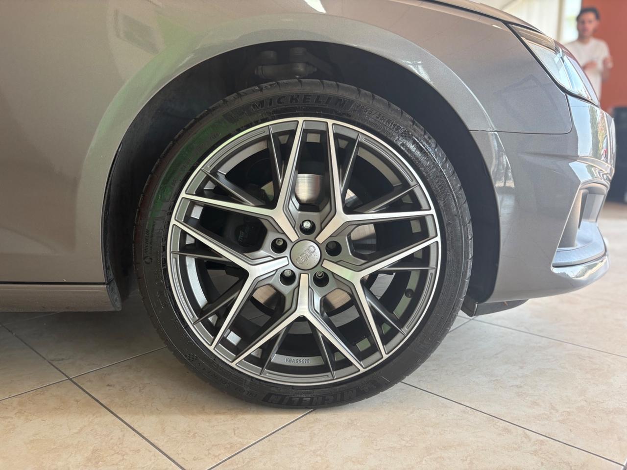 Audi A4 Avant 30 TDI/136 CV S tronic Business