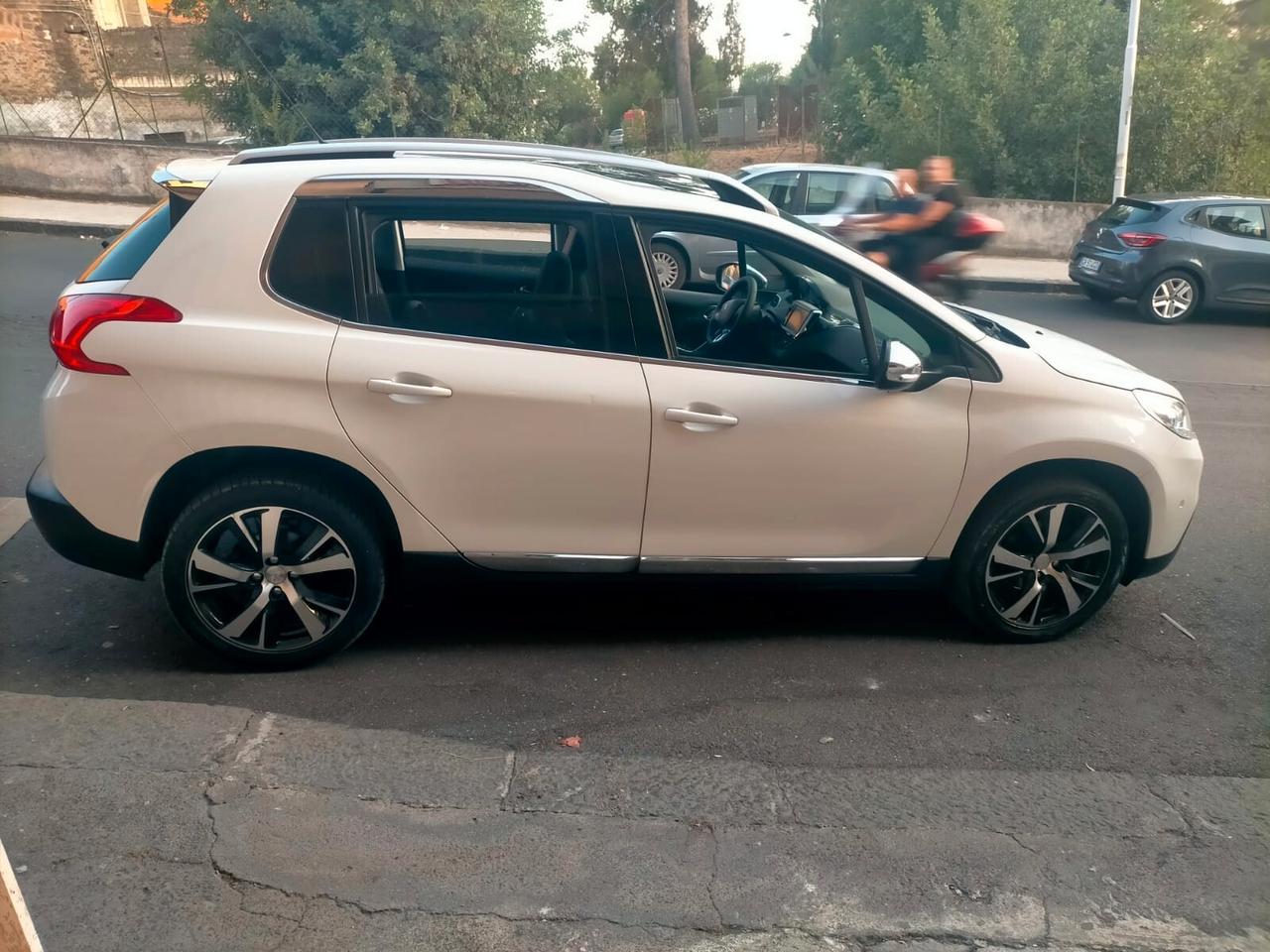 Peugeot 2008 BlueHDi 100 Allure