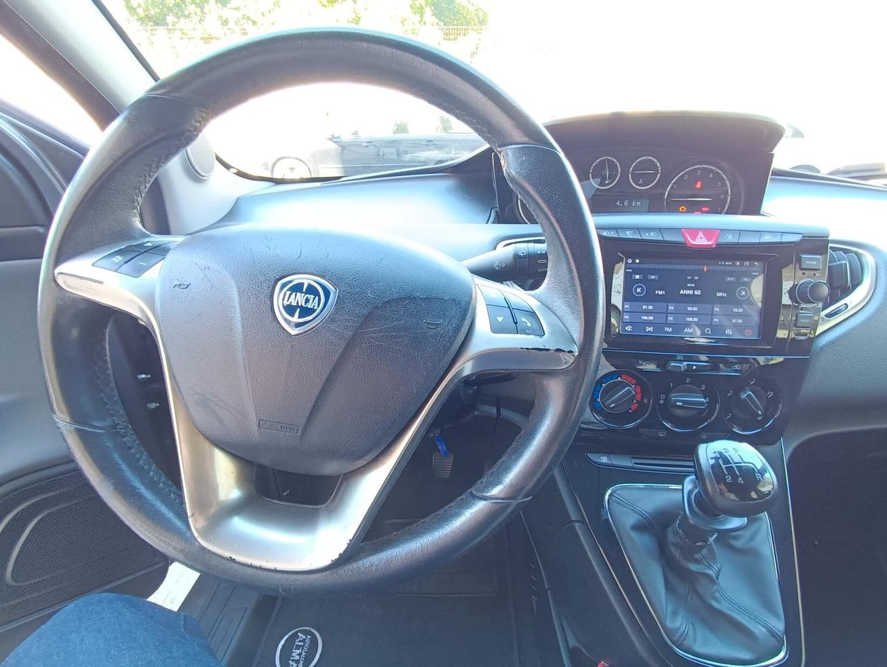 Lancia Ypsilon 1.2 69 CV 5 porte S&S Gold