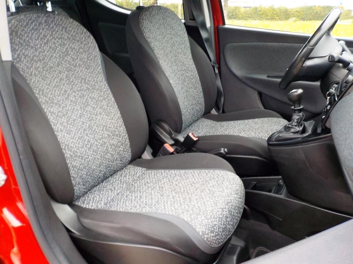 Lancia Ypsilon 1.0 FireFly 5 porte S&S Hybrid Ecochic Silver