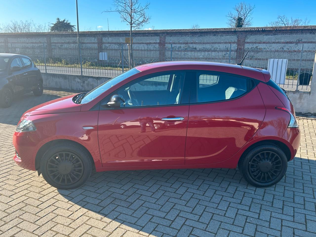 Lancia Ypsilon 1.0 FireFly 5 porte S&S Hybrid Silver