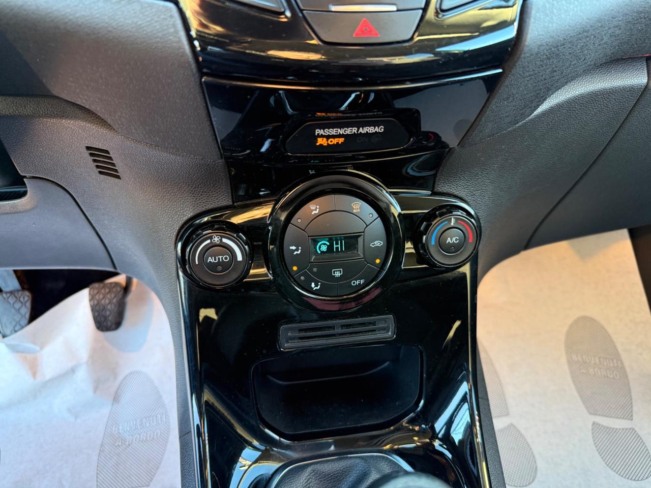 Ford Fiesta 1.0 80CV 5 porte Titanium OK NEOPATENTATI