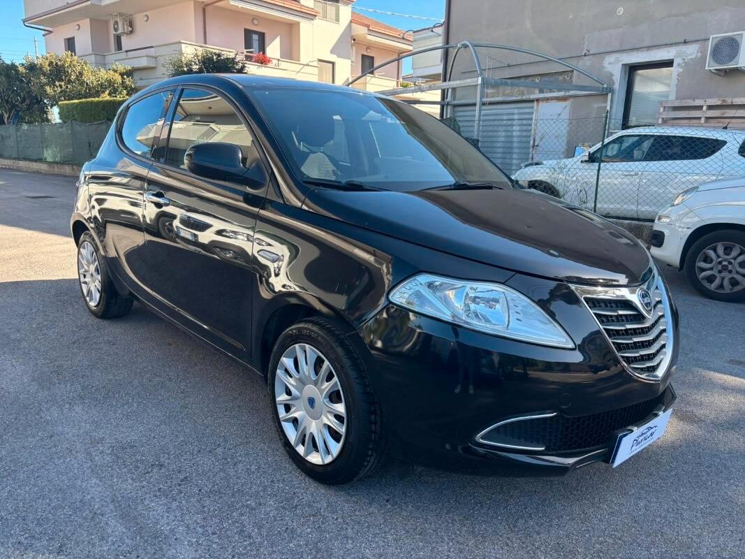 Lancia Ypsilon 1.2 8v Silver c clima 69cv
