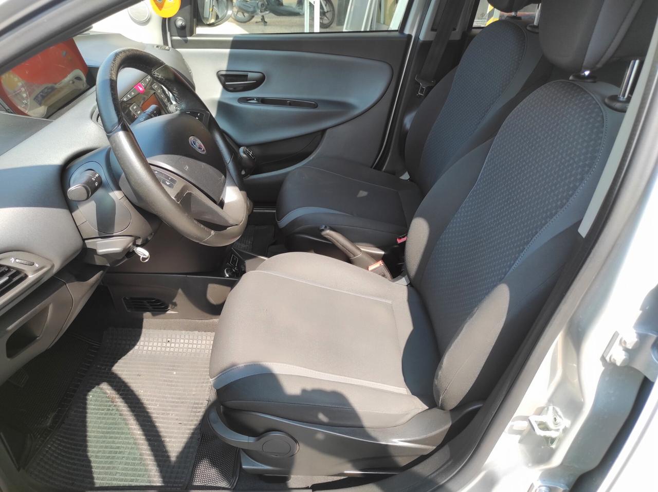 Lancia Ypsilon 2016 1.2 benz Bluetooth Comand V